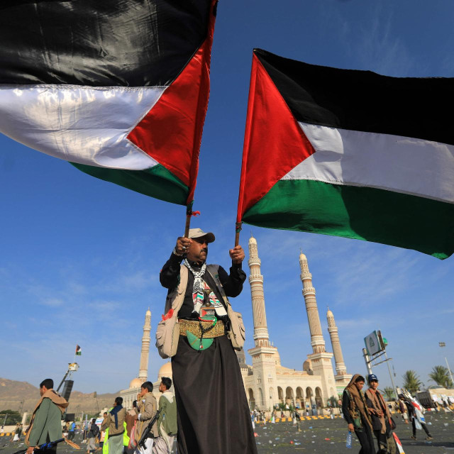 Hutisti koji podržavaju Palestinu na prosvjedu