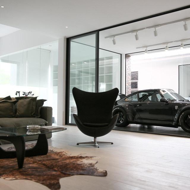 Svaki tjedan automobil jedan - Tenn mijenja automobile u dnevnom boravku na tjednoj bazi