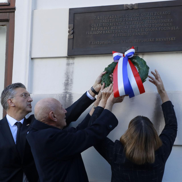 Trg svetog Marka, Banski dvori