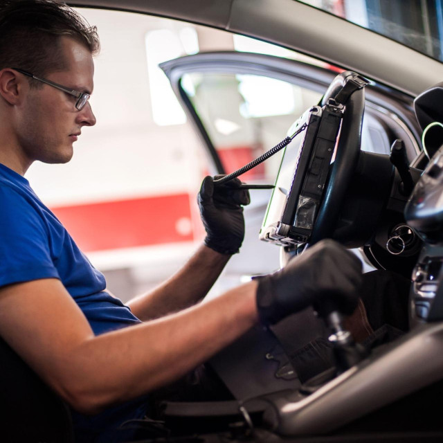 Servis automobila, ilustracija