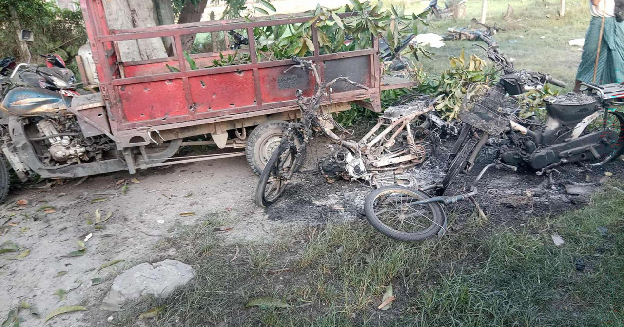 Tijekom prosvjeda protiv vojne hunte doletio paraglajder i bacio bombe na okupljene: ‘I djeca su potpuno raznesena‘