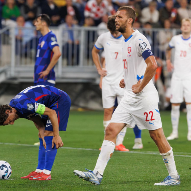 Luka Modrić i Tomsa Souček na utakmici u Osijeku