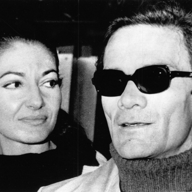 Maria Callas i Pier Paolo Pasolini: Pino Pelosi priznao je ubojstvo koje je, po svjedočenju, učinio u samoobrani. Međutim, 2005. u tv je intervjuu priznao da zločin nije počinio sam, zbog čega se pretpostavlja da je ubojstvo ipak bilo politički motivirano.