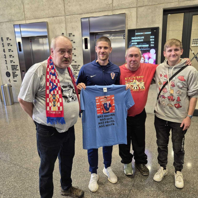Miroslav Streleček s dvojicom prijatelja i Andrejem kramarićem