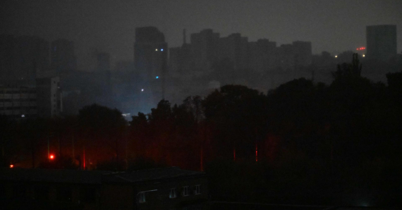 VIDEO Masovni napad na Kijev, pogođena i stambena zgrada, a ovo je trenutak kada su se u metropoli ugasila sva svjetla!