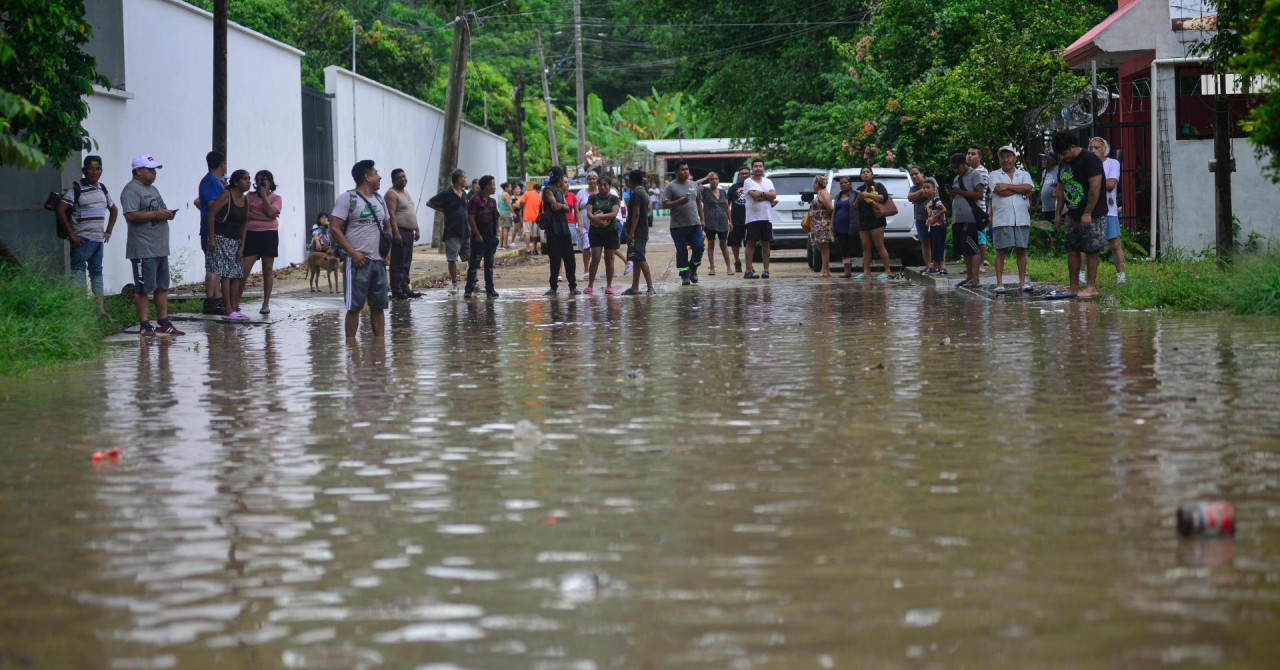 Obilne padavine v Mehiki zahtevale najmanj 23 življenj