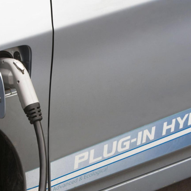 Plug-in hibrid, ilustracija