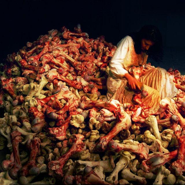 Marina Abramović
Balkan Baroque, June 1997
Performans, 4 dana, 6 sati, 47. Venecijansko bijenale