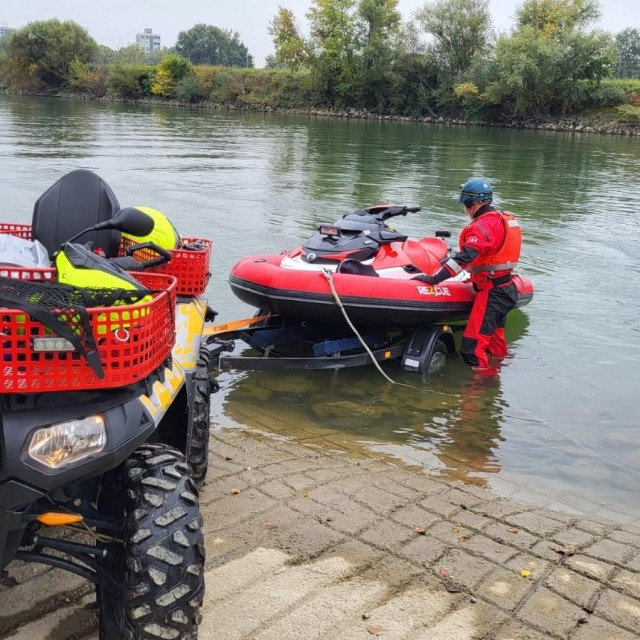 Spašavanje muškarca iz Save