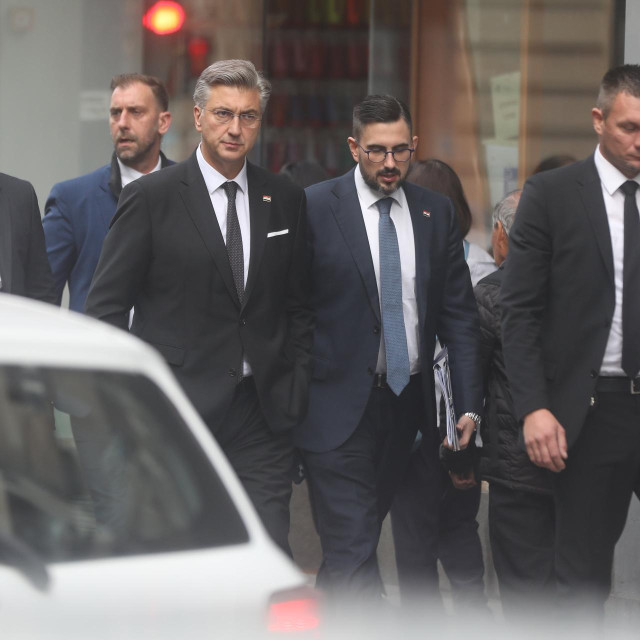Andrej Plenković dolazi na današnju sjednicu Predsjedništva i Nacionalnog odbora HDZ-a