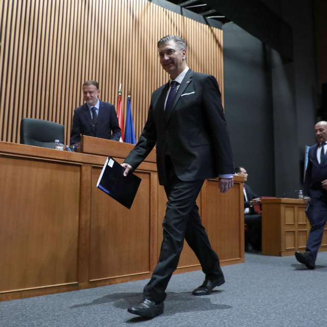 Premijer Andrej Plenković tijekom podnošenja godišnjeg izvješća o stanju nacije
 