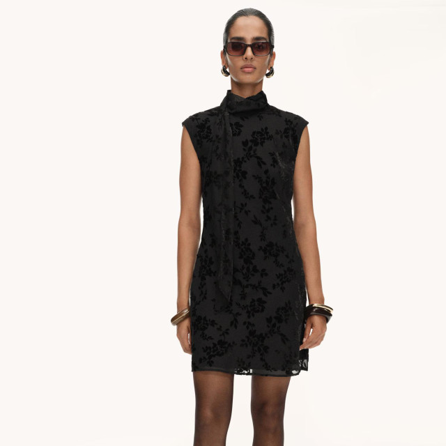 Haljina s cvjetnim jacquard uzorkom i maramom - 55,99 eura