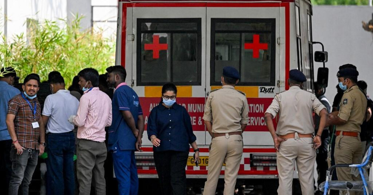 Najmanje 20 poginulih u požaru koji je zahvatio autobus: ‘Nisu imali vremena napustiti vozilo...‘