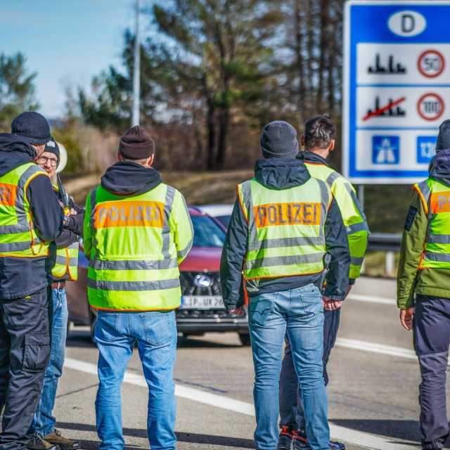 Policija, Autobahn, ilustracija
