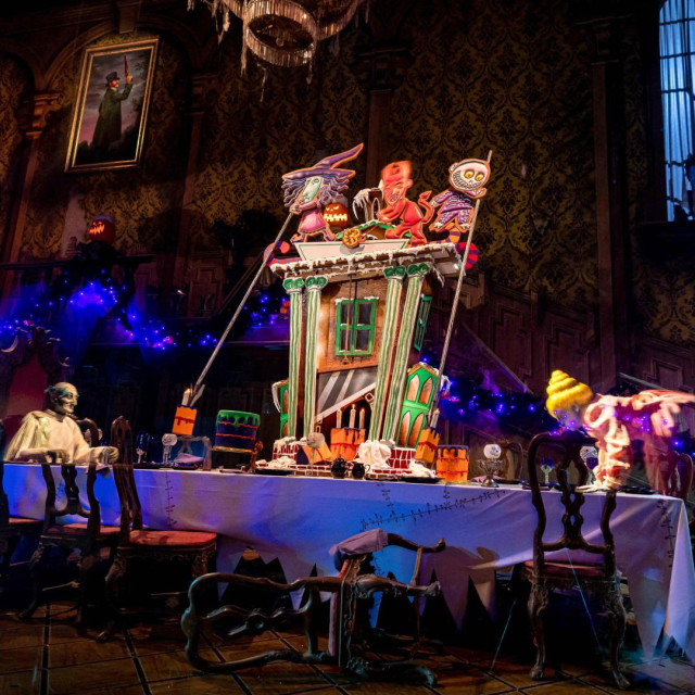 Prizor iz Uklete kuće u Disneylandu