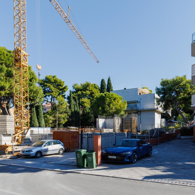 Gradilište bivšeg odmarališta osječkog Crvenog križa na Bačvicama