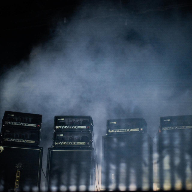 Sunn O))) je bend koji se ne sluša, njihov zvuk se trpi i uživa.