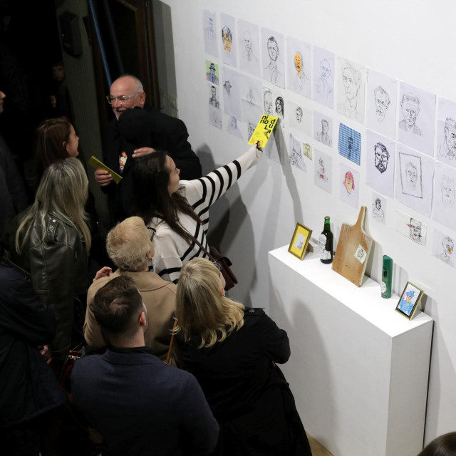 Posjetitelji uživaju u crtežima