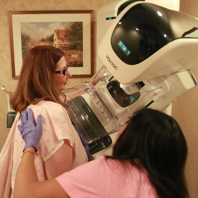 Žena na mamografiji