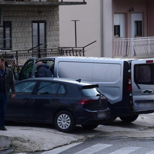 Policija ispred kuće Ivane Ninčević Lesandrić
 