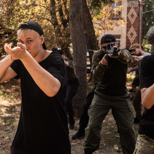 Ukrajinski dobrovoljci na obuci kod vojnika Azova, arhivska snimka