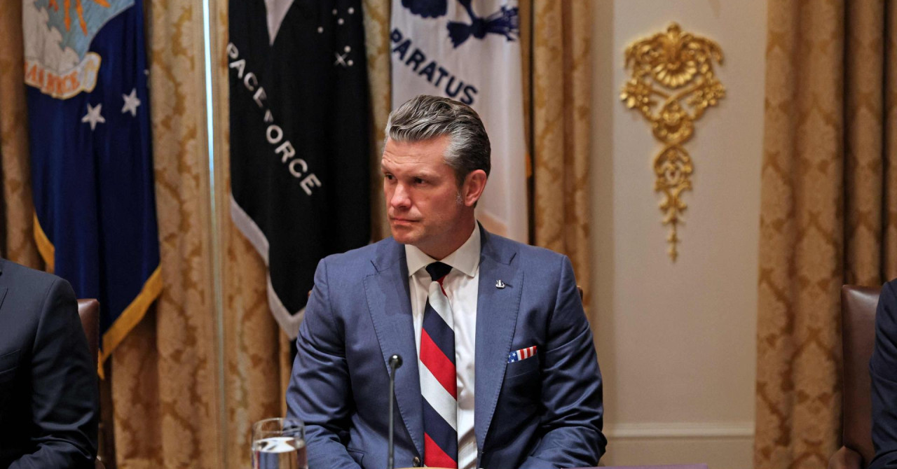 Svi bruje o kravati koju je na sastanku sa Zelenskim nosio Trumpov ministar rata, Rusi jedva dočekali objaviti vijest