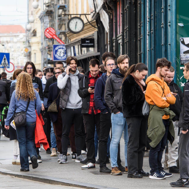 Gužva na biračkom mjestu u Zagrebu tijekom posljednjih parlamentarnih izbora
