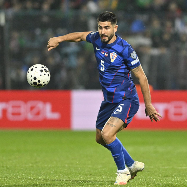 Martin Erlić na kvalifikacijskoj utakmici Hrvatska - Gibraltar za FIFA Svjetsko nogometno prvenstvo