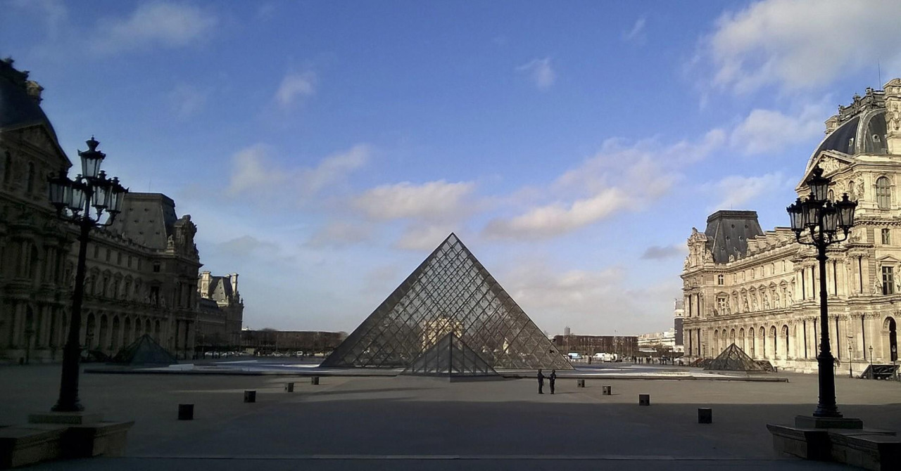 V Louvru izvedena drzna tatvina, muzej zaprt