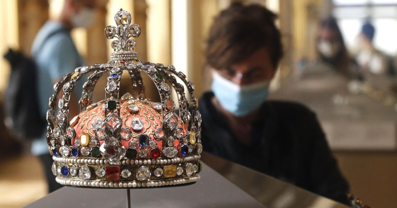 Kraljevske krune, tri slavna dijamanta... Pogledajte kakvo se blago čuva u galeriji u Louvreu koja je jutros opljačkana