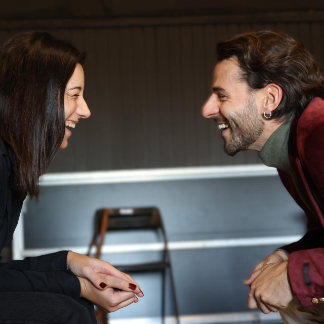 Ana Marija Brdanović i Deni Sanković u predstavi ”Tri sestre, ja”