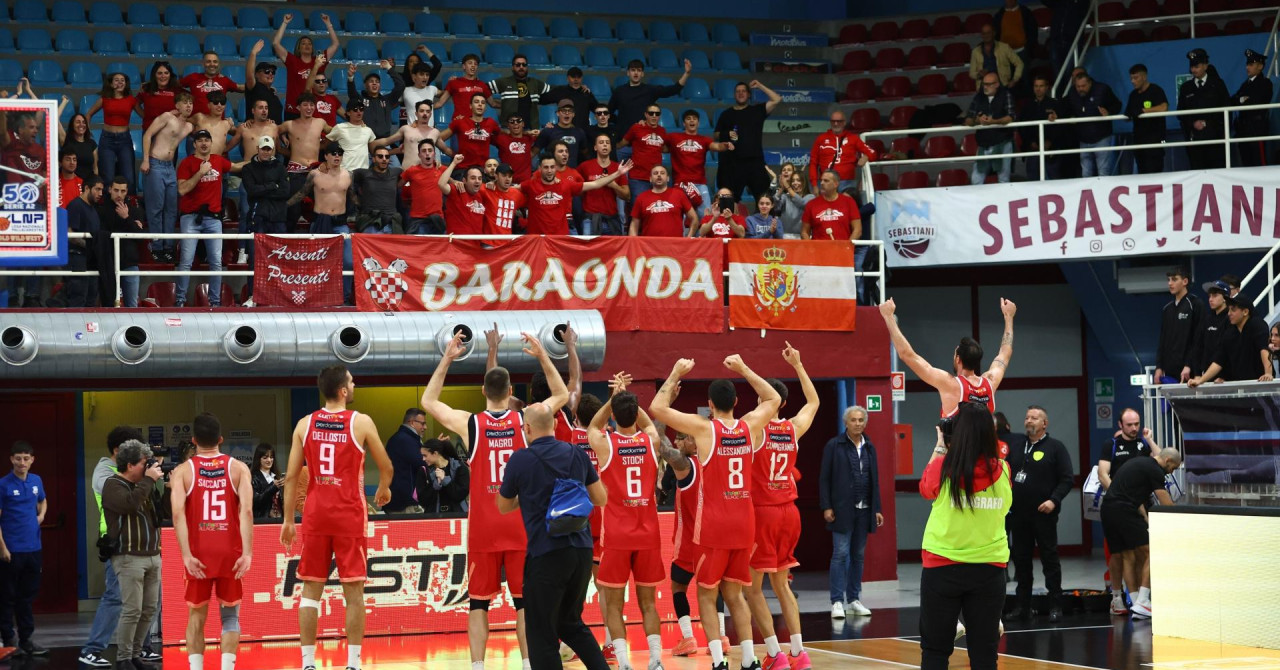 Strava u Italiji: Huligani kamenovali autobus s gostujućim navijačima, vozač je ubijen!