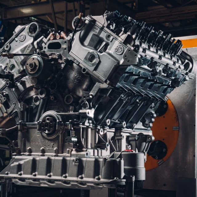 Bentley W12 motor, ilustracija