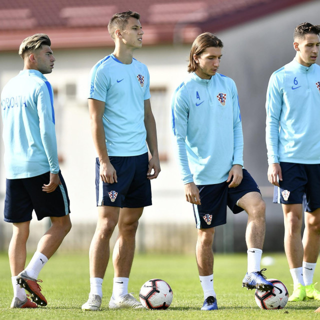 Benković 2018. u mladoj reprezentaciji uz Stjepana Vegu i Ivana Šunjića