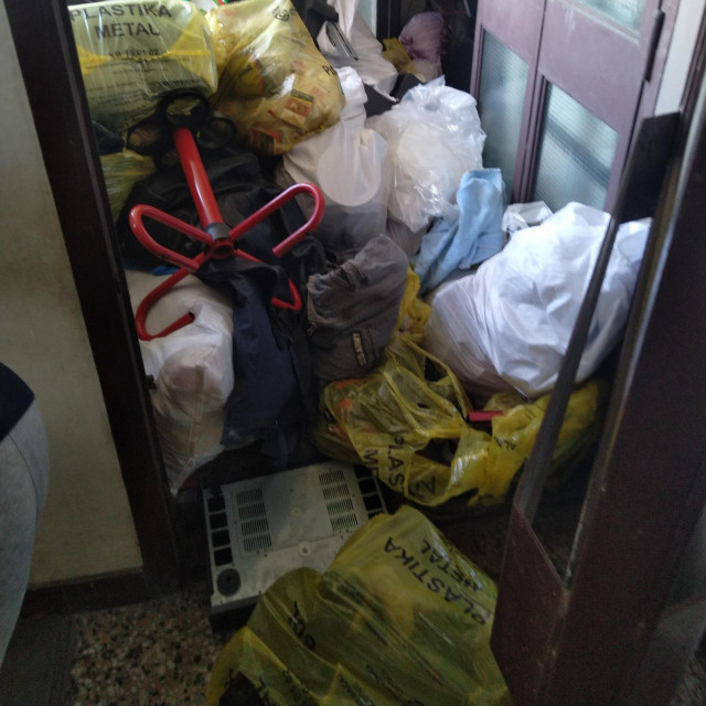 Stvari koje u zajedničkim prostorima stoje već tri tjedna