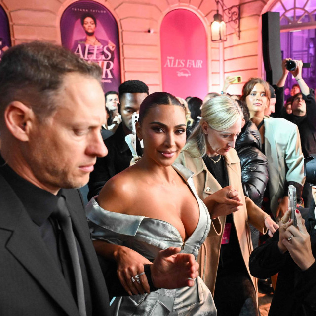 Kim Kardashian na pariškoj premijeri svoje nove serije ”All‘�s Fair” 
