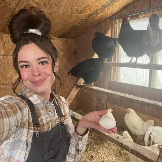 Gubba na svom imanju ima puno domaćih životinja