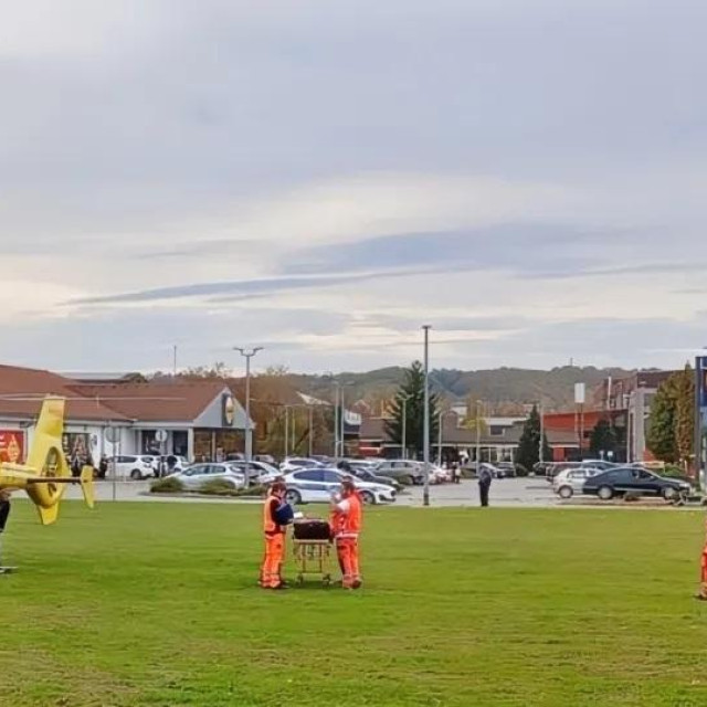 Helikopter Hitne sletio je na parkiralište kod Lidla u Daruvaru