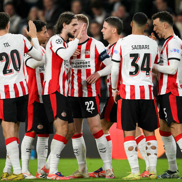 Ivan Perišić i igrači PSV-a