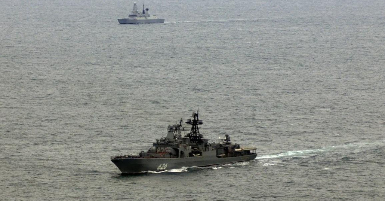 VIDEO NATO-ov razarač presreo ruski ratni brod u europskim vodama: ‘Ovo je povijesna operacija!‘