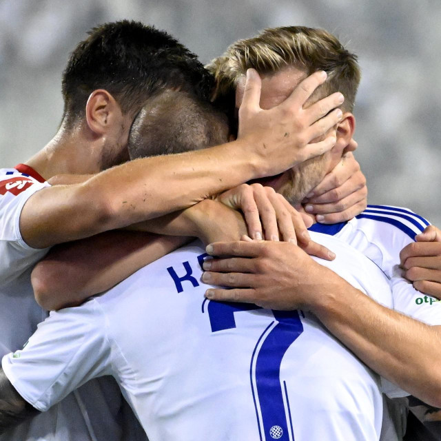 Anthony Kalik slavi sa suigračima