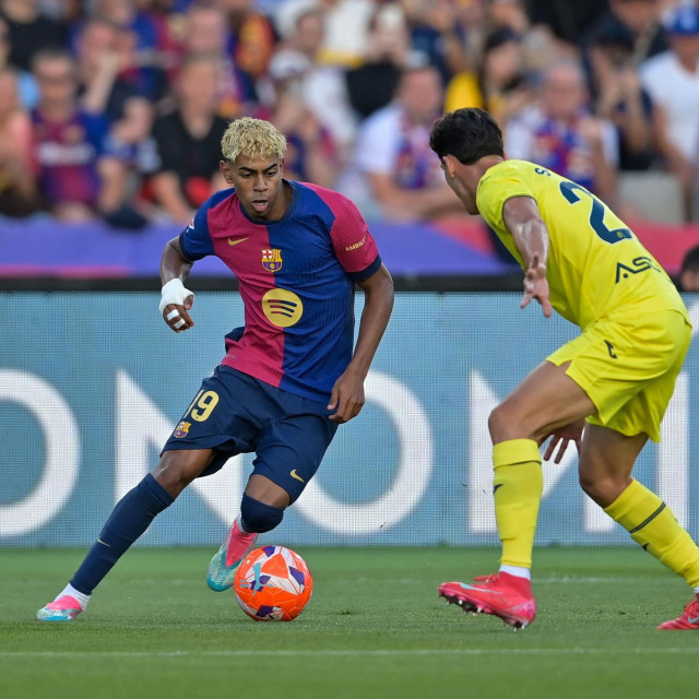 Lamine Yamal (Barcelona) i Sergi Cardona (Villarreal)
