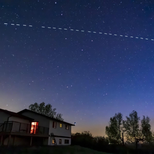 Starlink sateliti, ilustracija