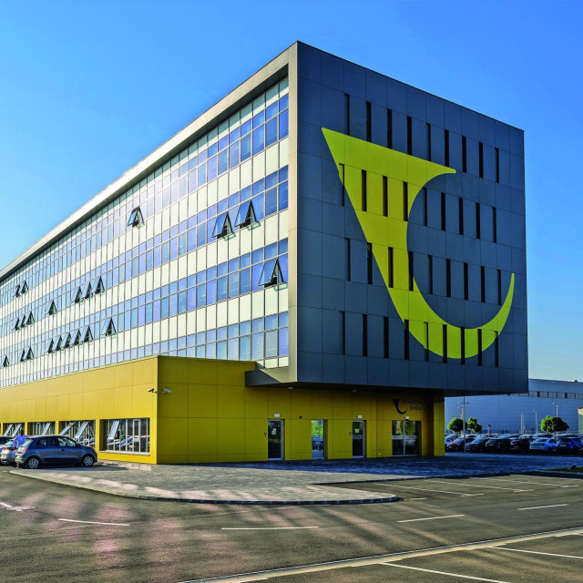 Smanjenje emisija jednako je uštedama koje bi se postigle korištenjem 31 milijun solarnih panela godišnje ili uklanjanjem 6,7 milijuna automobila s cesta tijekom jedne godine, a još je ambiciozniji cilj do 2030. godine