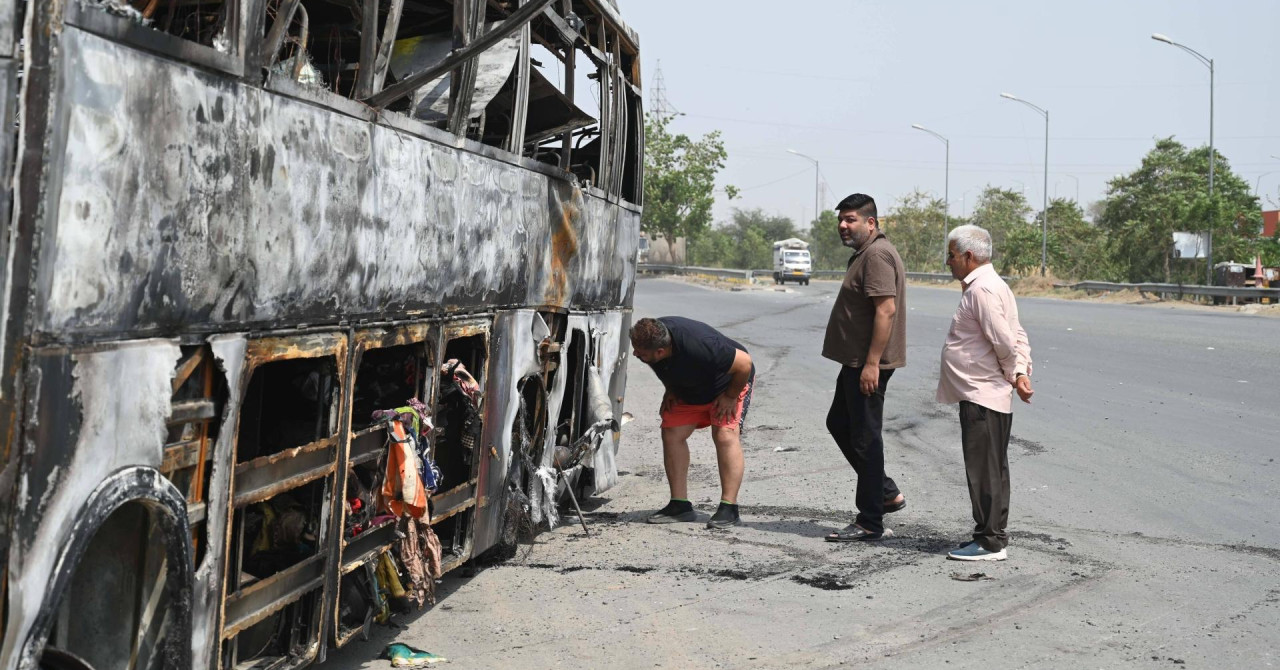 Strašna nesreća u Indiji: Sudarili se autobus i motocikl pa izbio požar, poginulo najmanje 20 ljudi