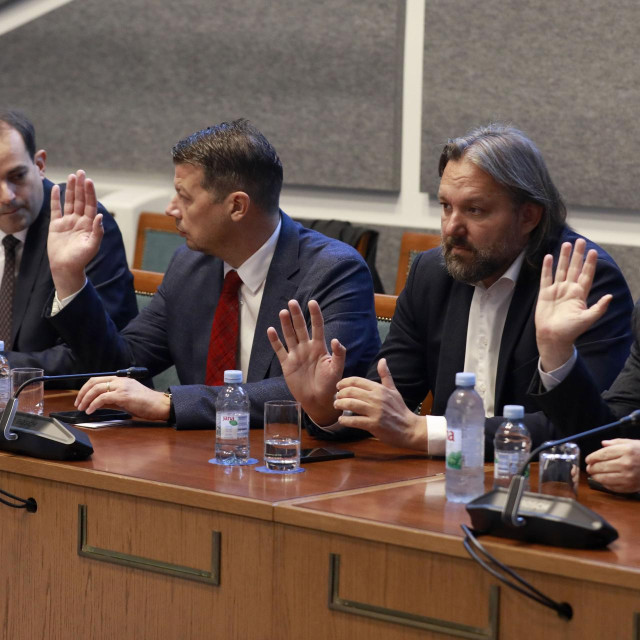 Sjednica Odbora za Ustav, poslovnik i politički sustav.
Na fotografiji: Ivan Malenica, Saša Đujić, Tonči Restović, Arsen Bauk