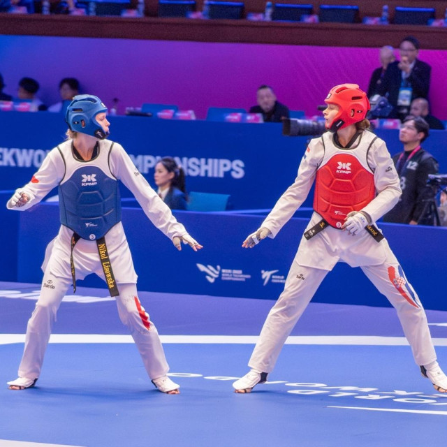 Nika Karabatić (desno)