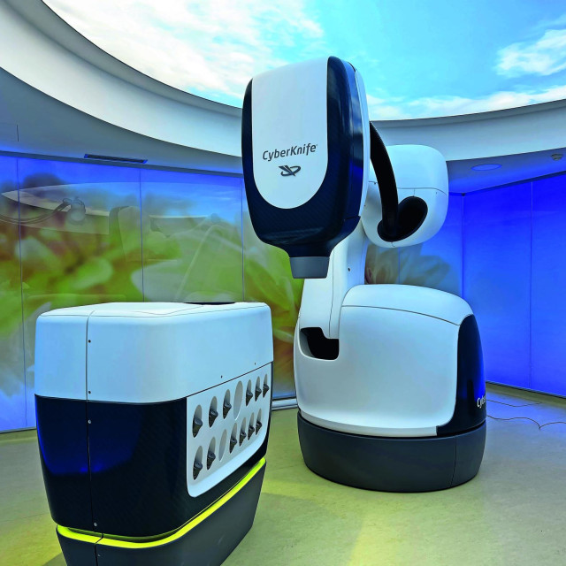CyberKnife S7 omogućuje liječenje tumora i metastaza bez kirurškog reza i hospitalizacije, prateći pomicanje organa