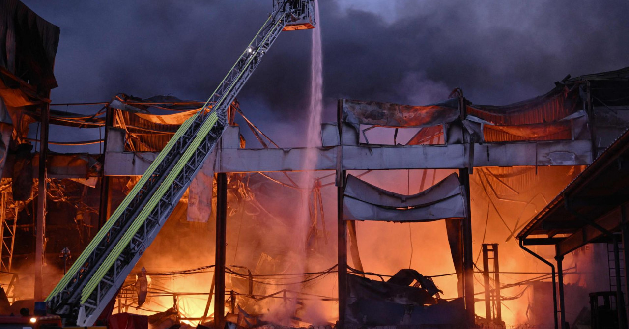 U silovitom ruskom zračnom napadu na Kijev ubijena jedna, a ranjeno 10 osoba