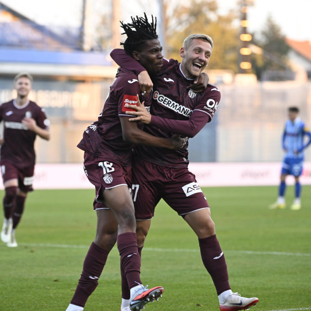 Israel Ayuma, Advan Kadušić